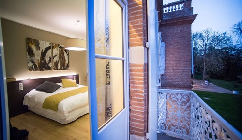 Deluxe Room, 1 King Bed, Non Smoking (Larger Room;Twin bed on request)