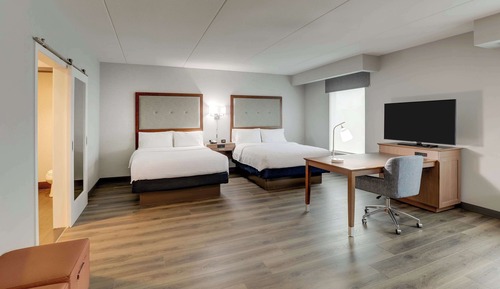 Studio, 2 Queen Beds, Refrigerator & Microwave (Wet bar)