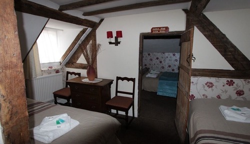 Suite, Ensuite (Double and 2 Singles)