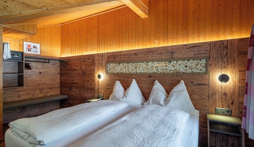 Economy Double Room, Shared Bathroom (Hostel - Doppelzimmer Stöckli)