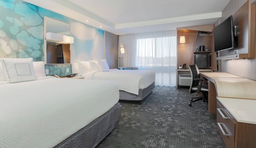 Room, 2 Queen Beds, Accessible Bathtub