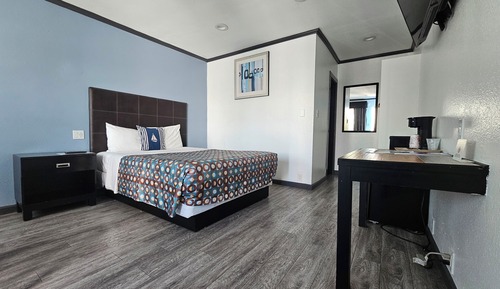 Standard Queen Room (Upstairs)