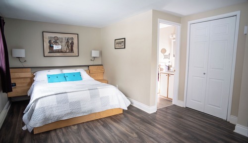 Double or Twin Room, 1 Queen Bed with Sofa bed (Studio Suite)