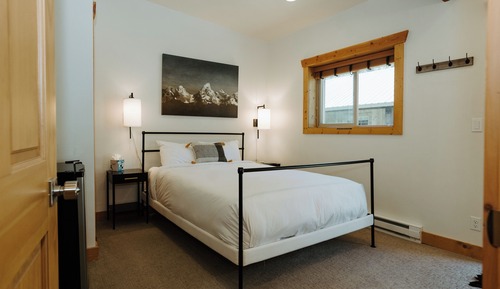 Lodge Suite (No Pets)