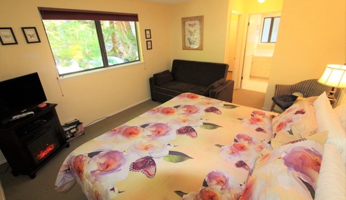 Emerald Room At Forest Retreat(NO Pets)