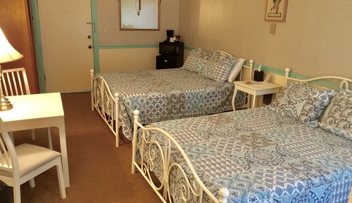 2 Queen Beds, Room #12 (NO Pets)