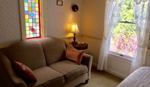 1 Queen Bed, Room #9 (NO Pets)