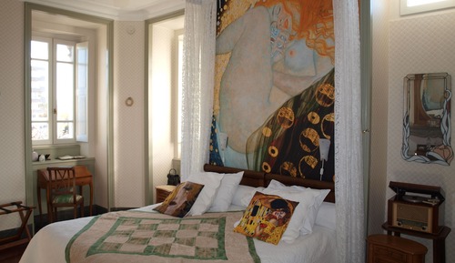 Deluxe Suite, 1 King Bed, Private Bathroom, Garden View