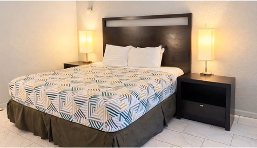 Apartment, 1 King Bed, Non Smoking, Refrigerator & Microwave