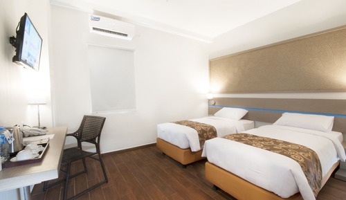 Superior Twin Room With Breakfast