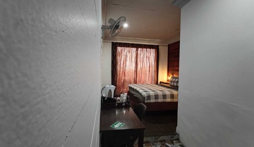 Standard Room, 1 Queen Bed