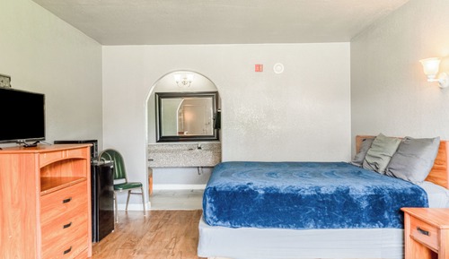 Room, 1 King Bed, Non Smoking