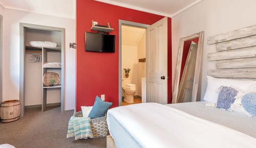 Room 11: 1 Double Bed, 1 Single