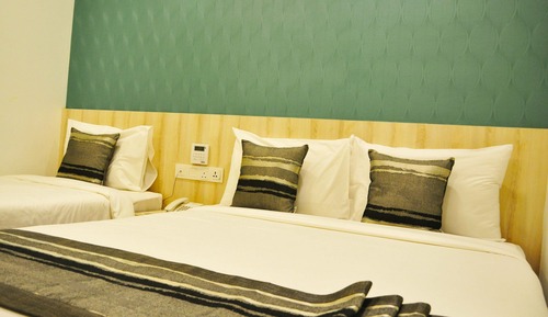 Deluxe Twin Room, No Windows