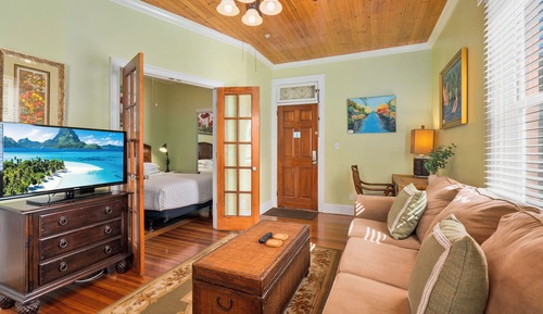 Luxury Suite Queen Room 12, 1 Queen Bed with Sofa bed, Kitchen