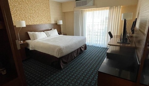 Room, 1 King Bed, Balcony