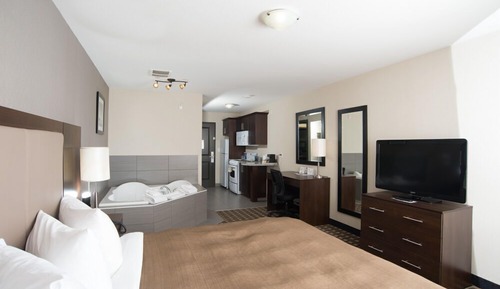 Deluxe Room, 1 King Bed, Jetted Tub