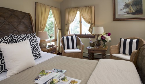 Queen Room with Jetted Tub and Deluxe Balcony 