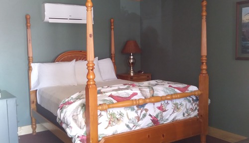 Basic Room, 1 Queen Bed