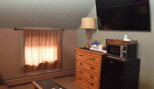 Standard Room, 1 King Bed, Bathtub, Mountain View (2nd Floor)