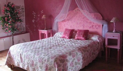 Double Room (Rose)