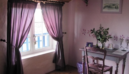 Double Room (Violette)
