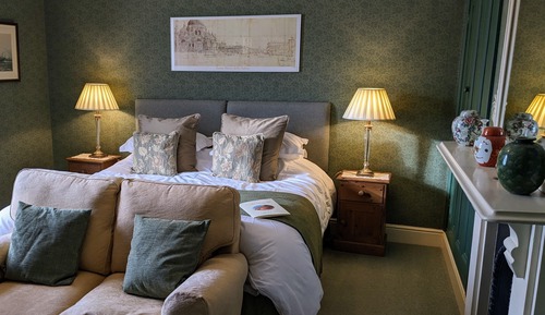 Superior Double Room (Luxury 6ft)