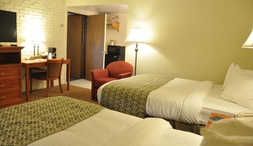 Deluxe Double Room, 2 Queen Beds, Refrigerator & Microwave, Mountain View