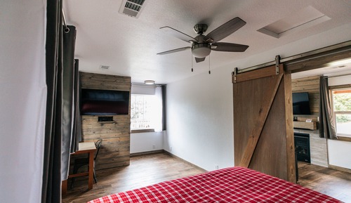 Cabin, 1 King Bed