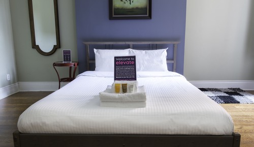 Classic Single Room, 1 Queen Bed, Shared Bathroom
