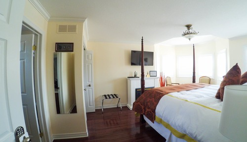 Premium Studio Suite, 1 King Bed, Fireplace (Mediterranean Suite)