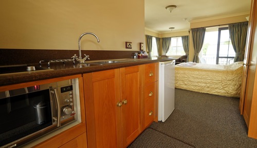 Superior Studio, 1 King Bed, Accessible