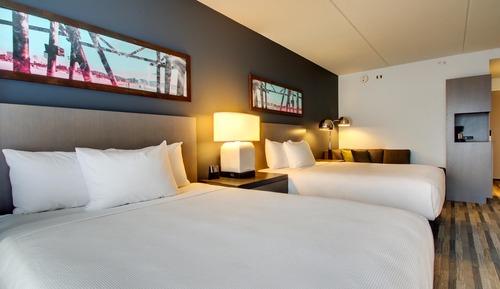 Suite, 2 Queen Beds, Accessible