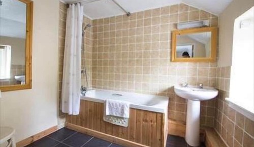 Double Room (Wisteria)