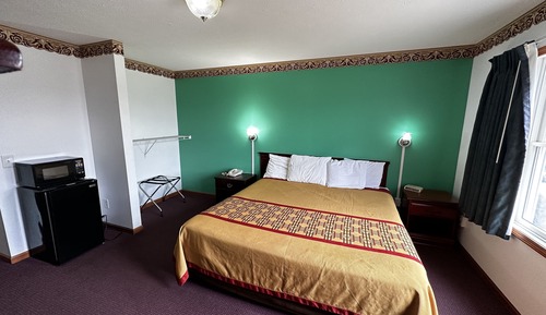 Classic Room, 1 King Bed, Accessible