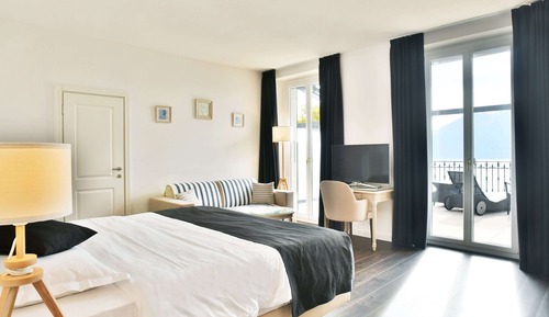 Suite, Lake View