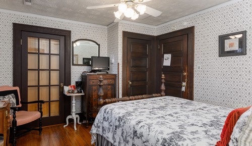 Room (Queen 7)