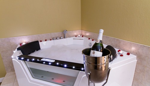 Room, 1 King Bed, Jetted Tub