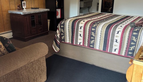 Basic Room, 1 Queen Bed (3, 4 and 6)