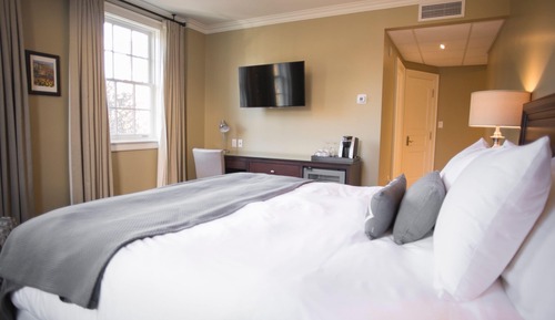 Deluxe Room (Adjacent to the Main Building & Stairs Only)