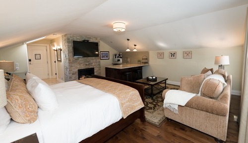 Studio Suite (Adjacent to the Main Building & Stairs Only)