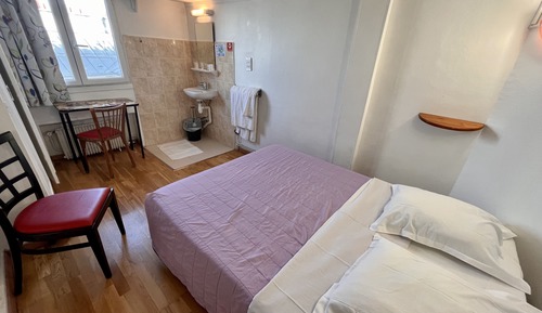 Single Room, Shared Bathroom 