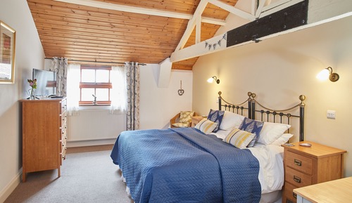 Superior Double Room, Ensuite, Courtyard View (Super King)