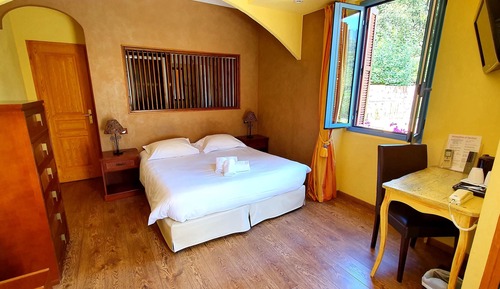 Superior Double Room, Mountain View, Sea Facing