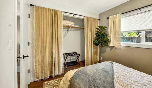 City Duplex, 2 Bedrooms, Pets Allowed, Garden View