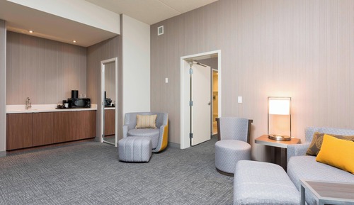 Suite, 1 Bedroom, Hearing Accessible (Roll-in Shower)
