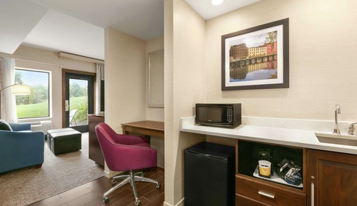 Studio, 1 King Bed, Non Smoking, Patio