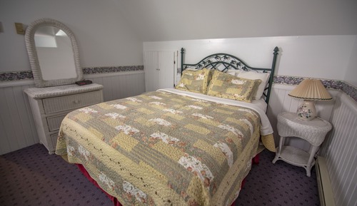 Lake Iris Suite (Guest House)