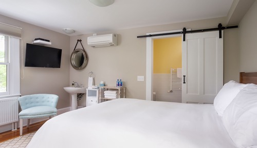 Double Room, 1 Queen Bed, Private Bathroom, Lake View