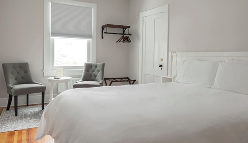 Junior Suite, 1 Queen Bed with Sofa bed, Private Bathroom